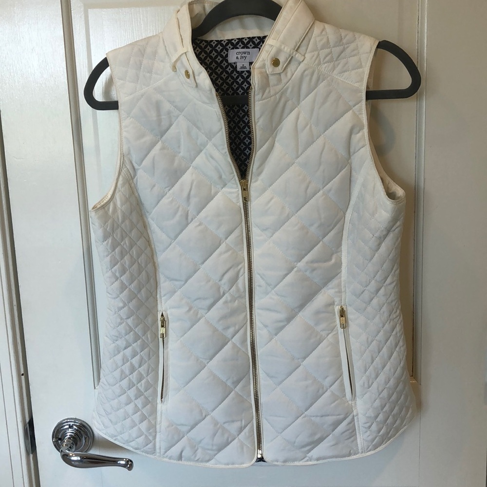 Crown & Ivy zippered vest Size S